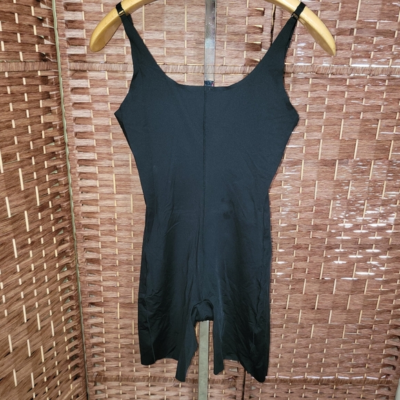 Spanx Invisible Shaping Open-Bust Mid-Thigh Bodysuit - Picture 2 of 14